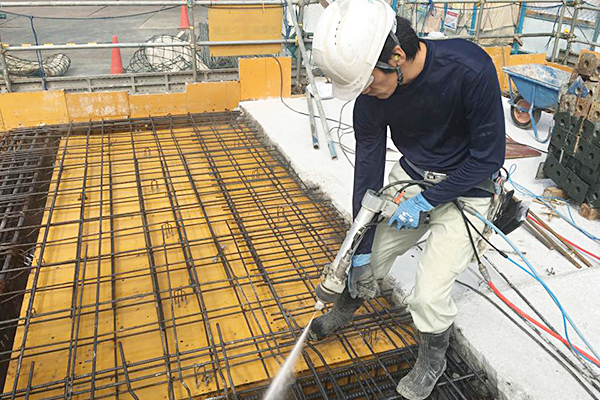 鉄筋付着コンの除去